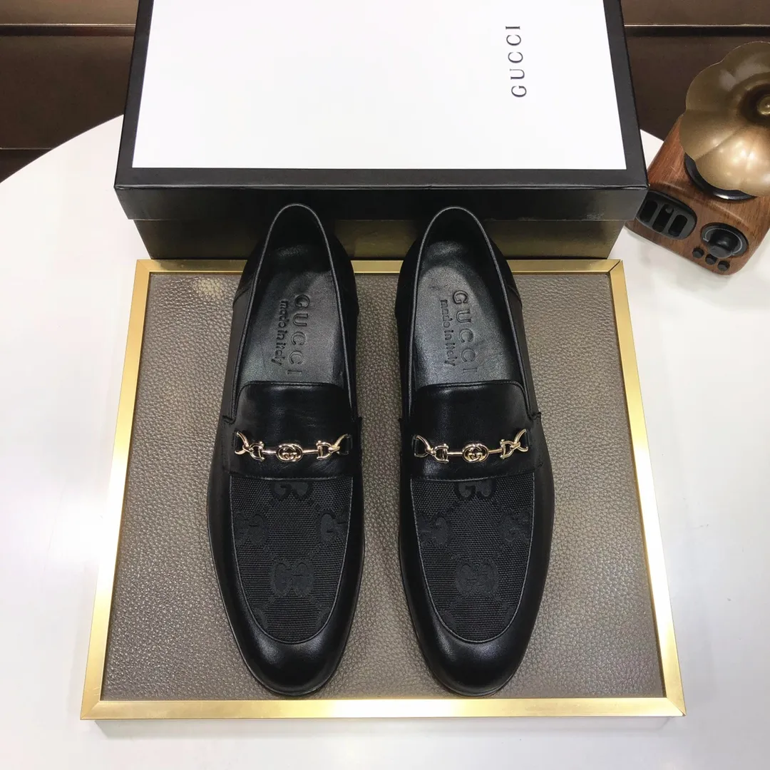 Factory batch 500💰Italy’s top luxury men’s shoe giant (GUCCI) (Gucci) (full cowhide lining) new arrival🍃Original European style🔰 Pleasant to the eye😍In order to make the shoes more durable and non-deformable🌀The production continues to follow traditional methods but there is still no lack of innovation💪The original sheepskin is selected for the leather♻️Smooth, natural and extra bright⭐Made of imported cowhide The rich man’s first choice 38-45 (45 customized)